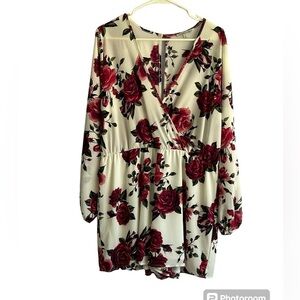 Charlotte Russe Floral Cream Romper • Used• XL